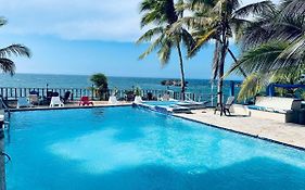 Ventana Al Atlantico At Arecibo 681 Ocean Drive